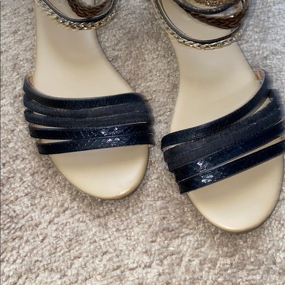 sandals - Picture 4 of 12